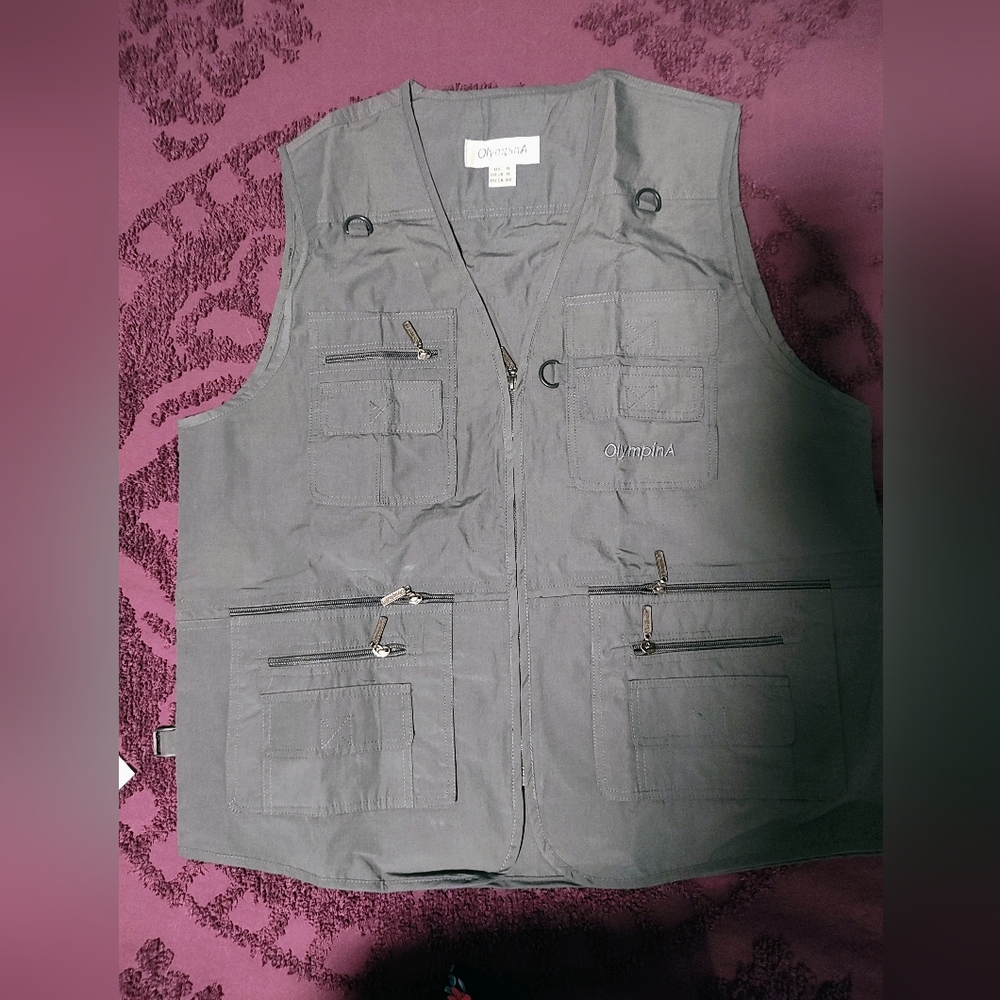 Men's Gray Utility Vest with Multiple Pockets